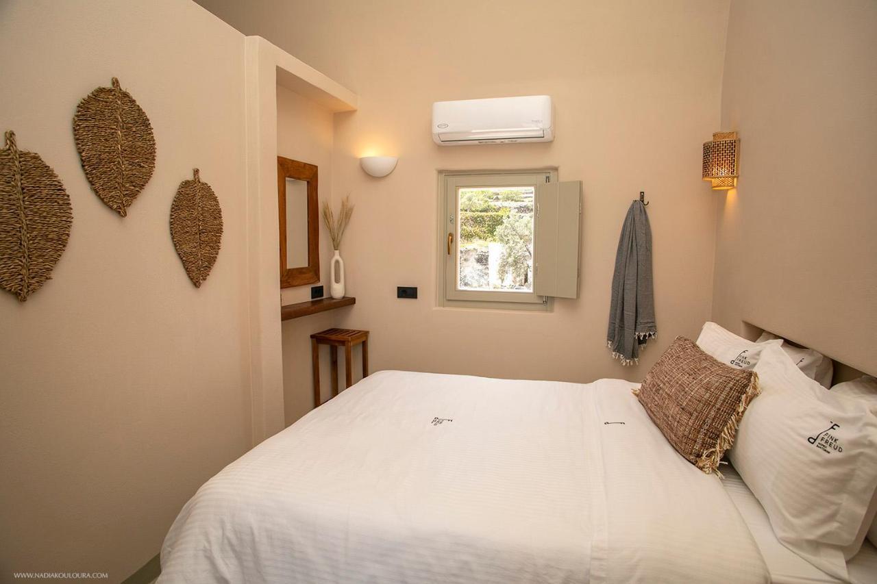 Pink Freud Villas Santorini 이아 외부 사진