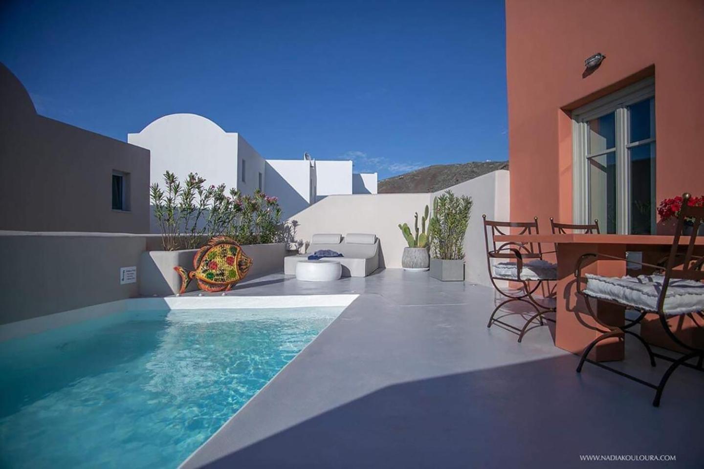 Pink Freud Villas Santorini 이아 외부 사진