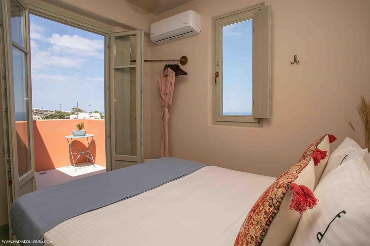 Pink Freud Villas Santorini 이아 외부 사진