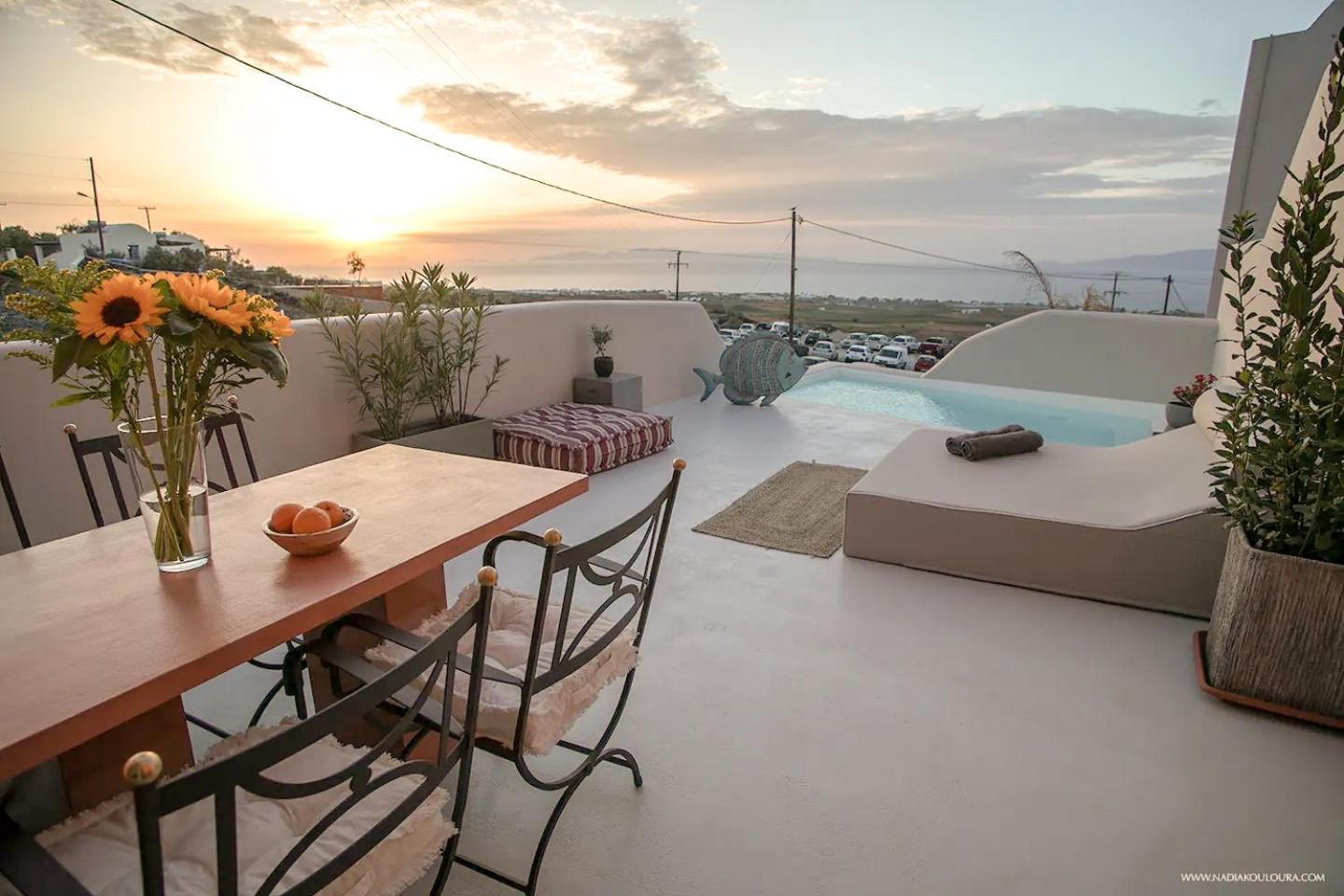 Pink Freud Villas Santorini 이아 외부 사진