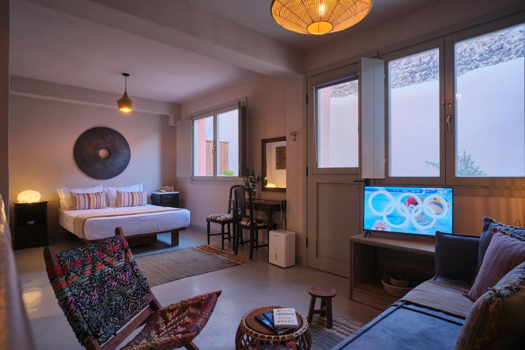 Pink Freud Villas Santorini 이아 외부 사진